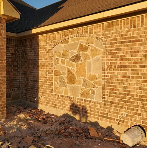 Brick wall with decorative flagstone inlay
